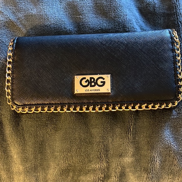 Guess purse with matching wallet. - Picture 6 of 10